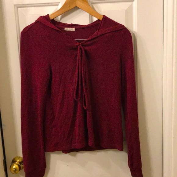Heart & Hips Tops - Adorable Hoody sweater jrs sz medium!